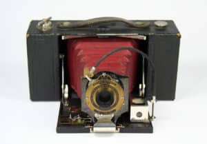 Kodak No. 2 Folding Pocket Brownie Mod. B (roter Balgen)