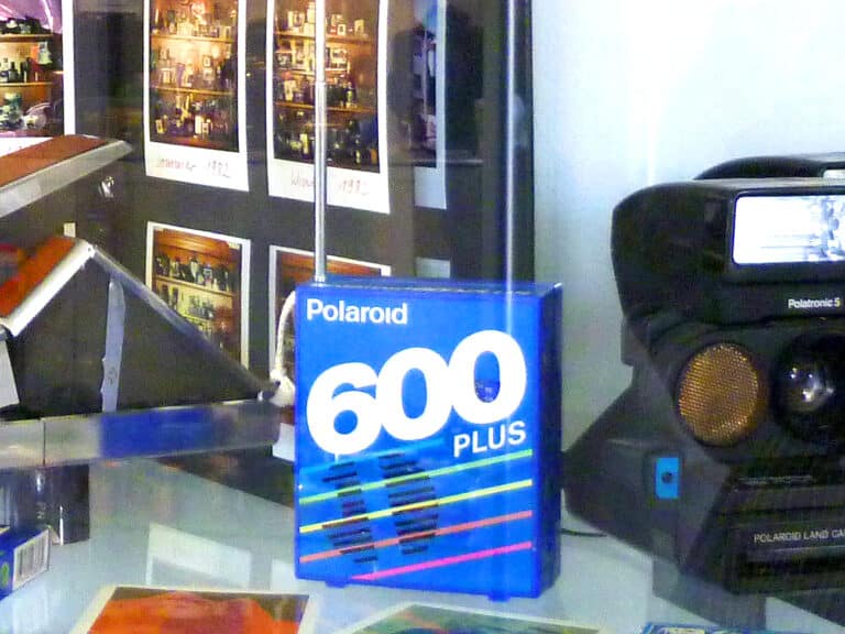 polaroid 600 plus radio