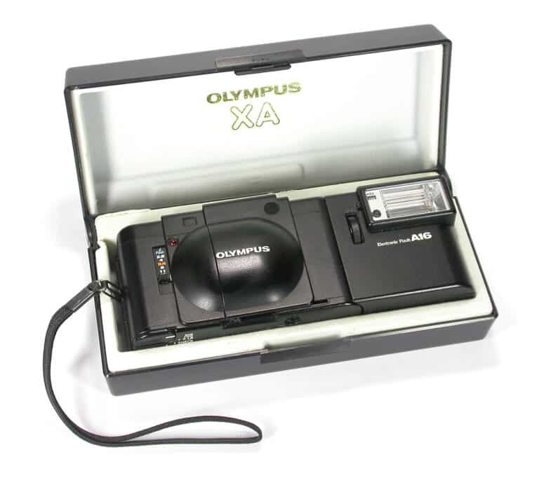 Olympus XA mit Blitz A 16