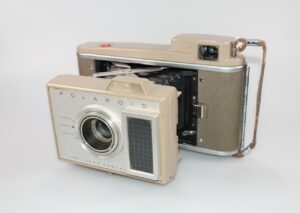Polaroid J 33
