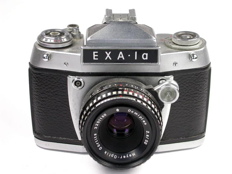 Ihagee Exa Ia mit Prismensucher und Domiplan