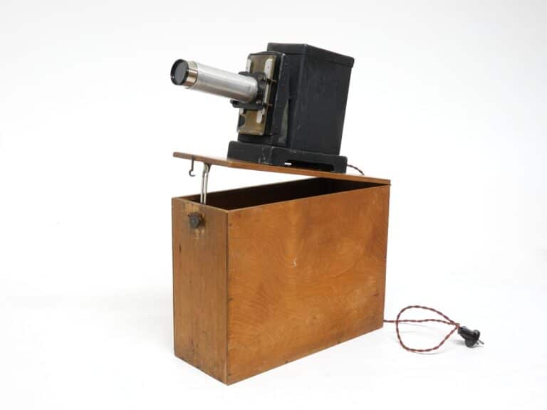 Leitz Diaprojektor mit Voigtländer Projektos V.