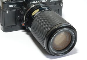 Prakticar Auto-Zoom 1:4,5-5,6/70-210 mm Multi-Coated Macro