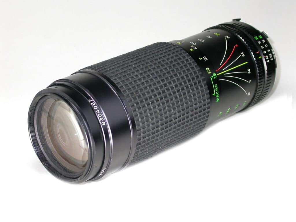 Tokina AT-X 1:4,0-5,6/50-250 mm (Minolta-MD)