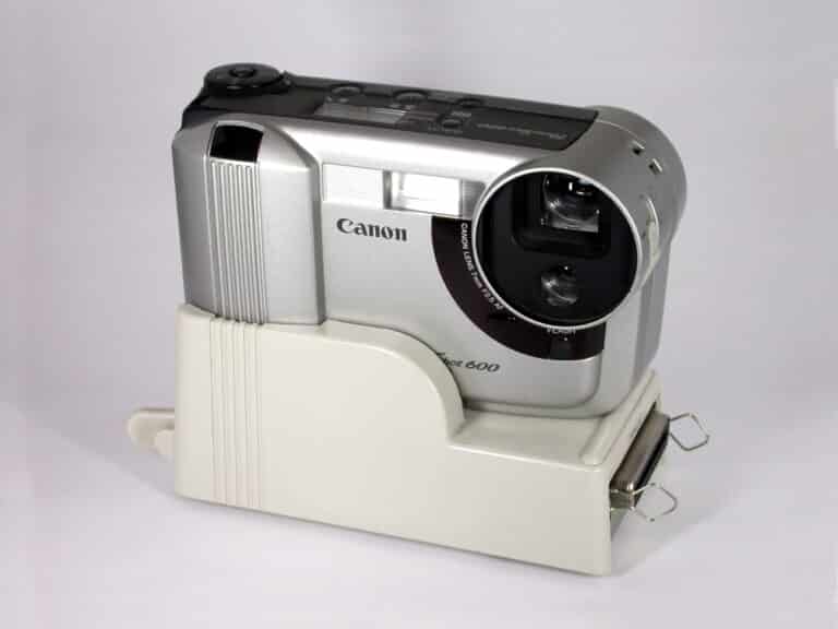 Canon PowerShot 600 mit Docking-Station CS-36