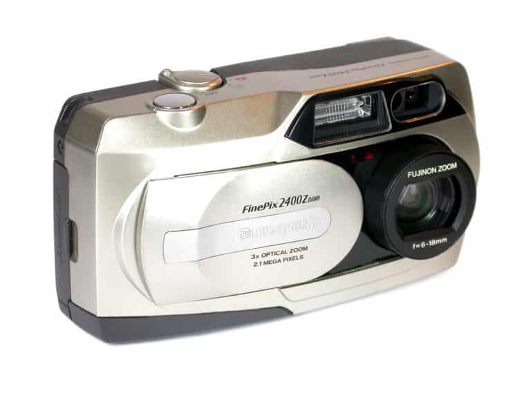 Fujifilm FinePix 2400 Zoom