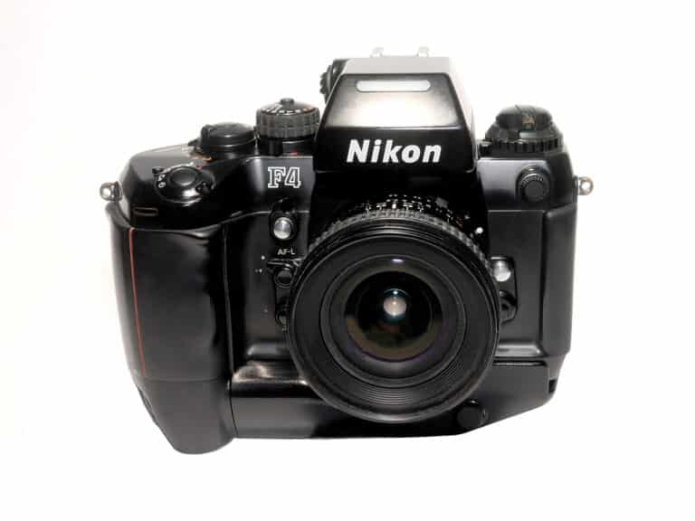 Nikon F 4 S mit Handgriff MB-21
