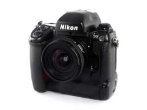 Nikon F 5 mit Nikkor 1:2,8/20 mm AF D