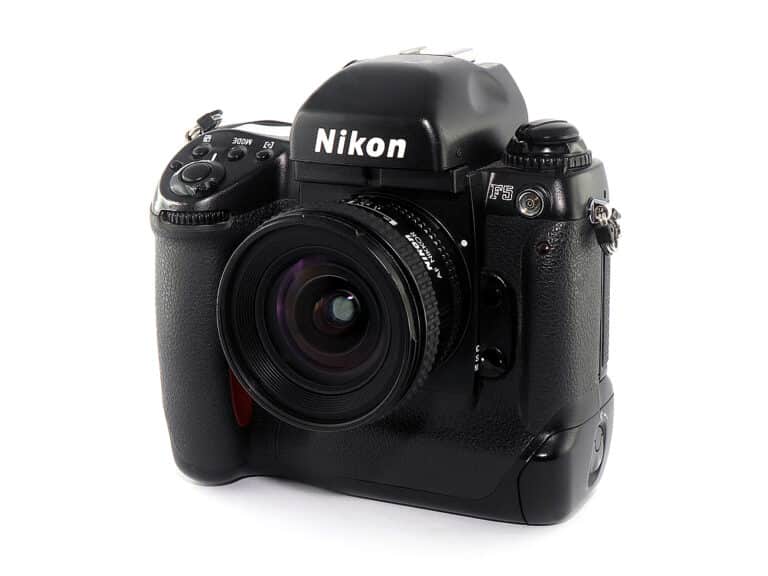 Nikon F 5 mit Nikkor 1:2,8/20 mm AF D