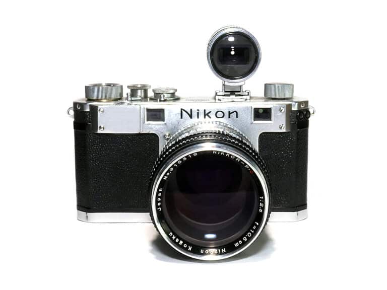 Nikon S Standard mit Nikkor-P.C 1:2,5/10,5 cm