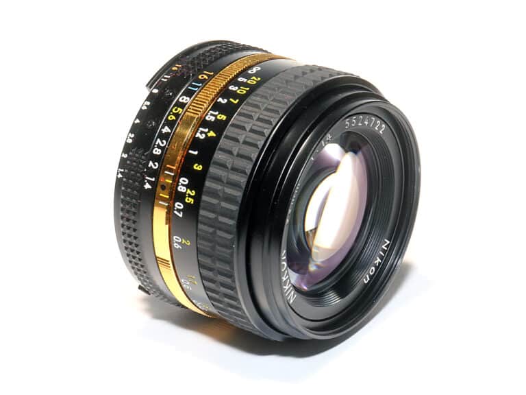 Normalobjektiv Nikkor 1:1,4/50 mm zur Nikon FA Gold Edition Grand Prix '84
