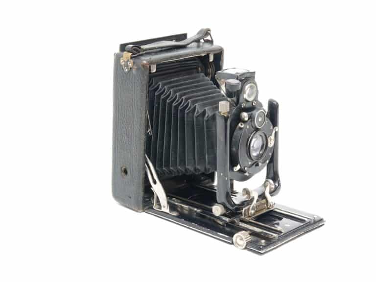Contessa mit Goerz Doppelanastigmat 1:6,8/135 mm