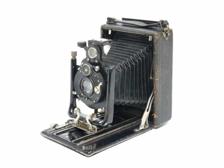 Contessa mit Goerz Doppelanastigmat 1:6,8/135 mm