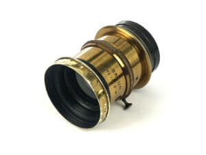 Braun G. Messingobjektiv 1:8,0 mit Irisblende